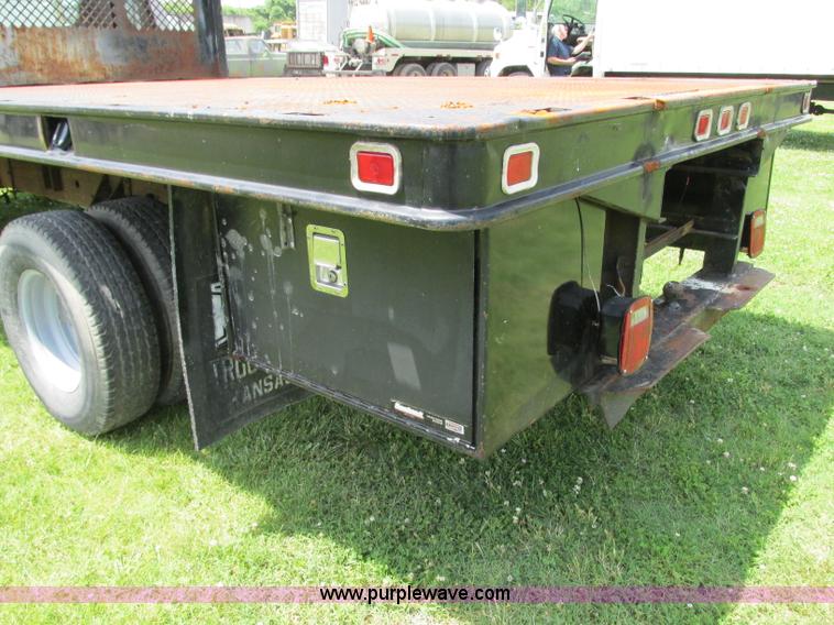 image for item R9323 1997 Ford F450 Super Duty flatbed truck