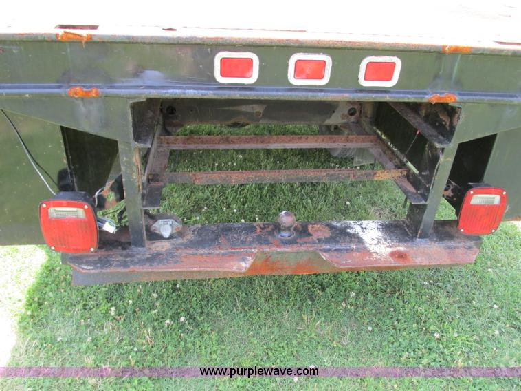 image for item R9323 1997 Ford F450 Super Duty flatbed truck