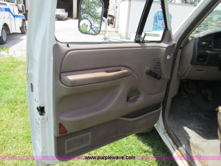 image for item R9323 1997 Ford F450 Super Duty flatbed truck