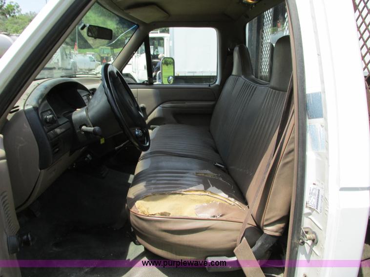 image for item R9323 1997 Ford F450 Super Duty flatbed truck