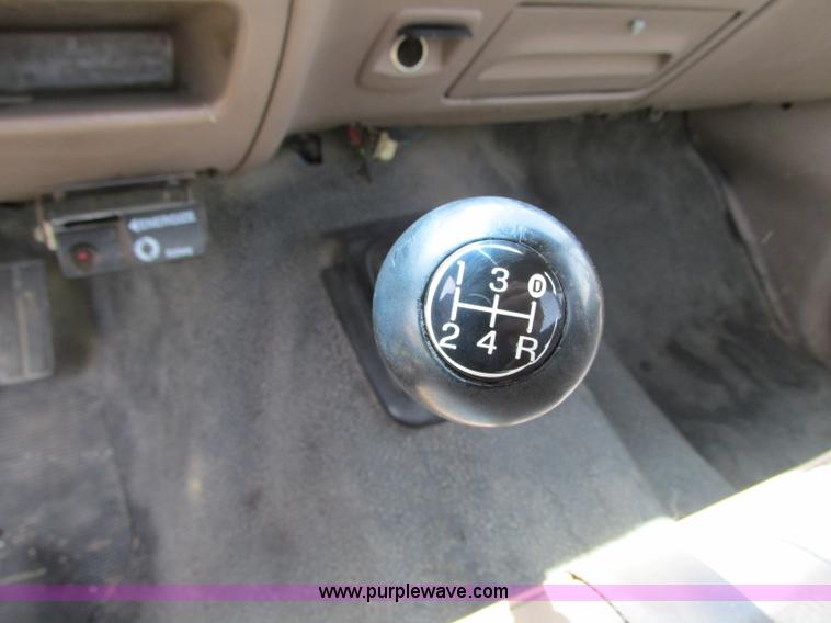 image for item R9323 1997 Ford F450 Super Duty flatbed truck