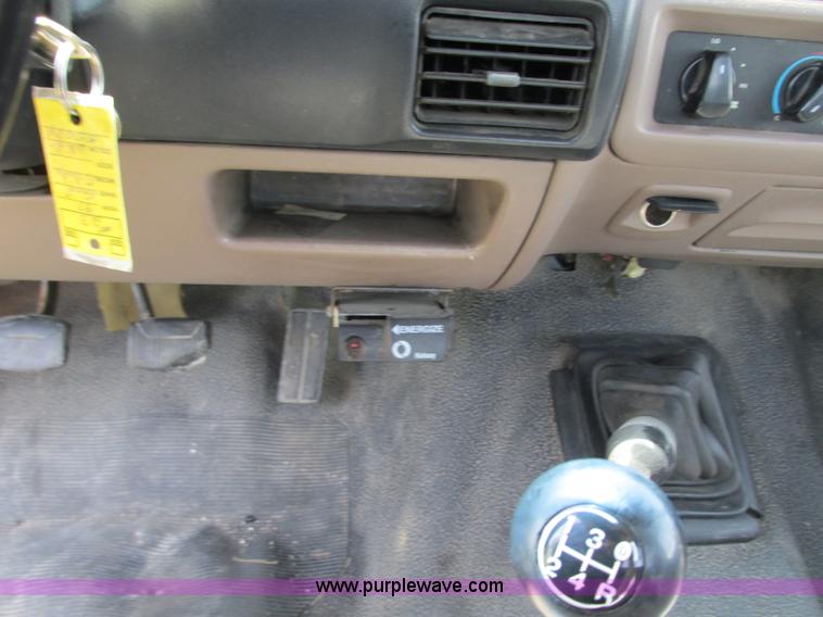 image for item R9323 1997 Ford F450 Super Duty flatbed truck