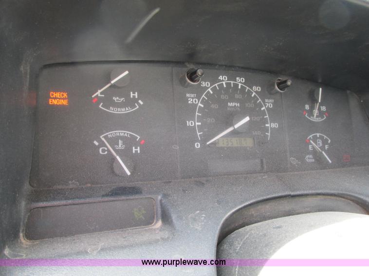 image for item R9323 1997 Ford F450 Super Duty flatbed truck