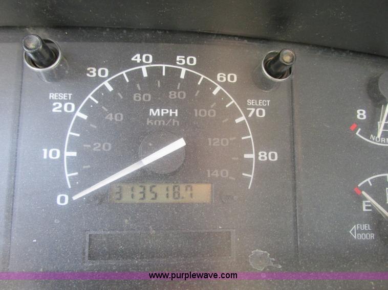 image for item R9323 1997 Ford F450 Super Duty flatbed truck