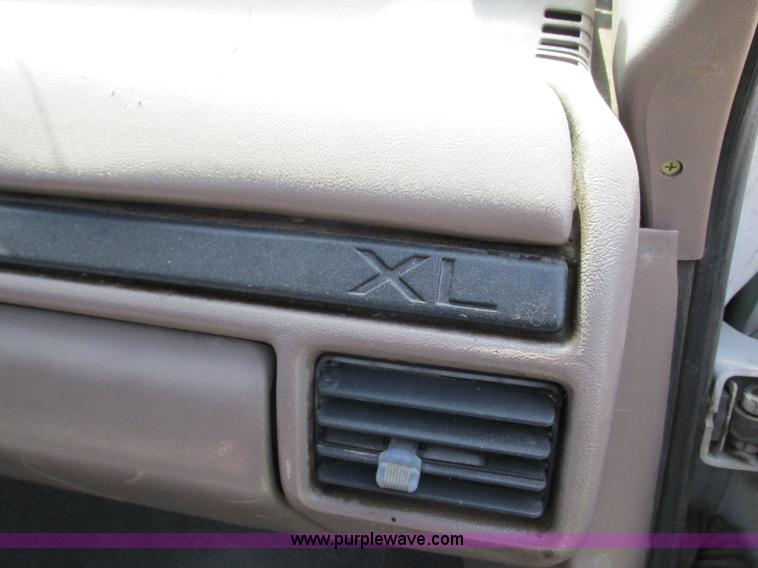 image for item R9323 1997 Ford F450 Super Duty flatbed truck