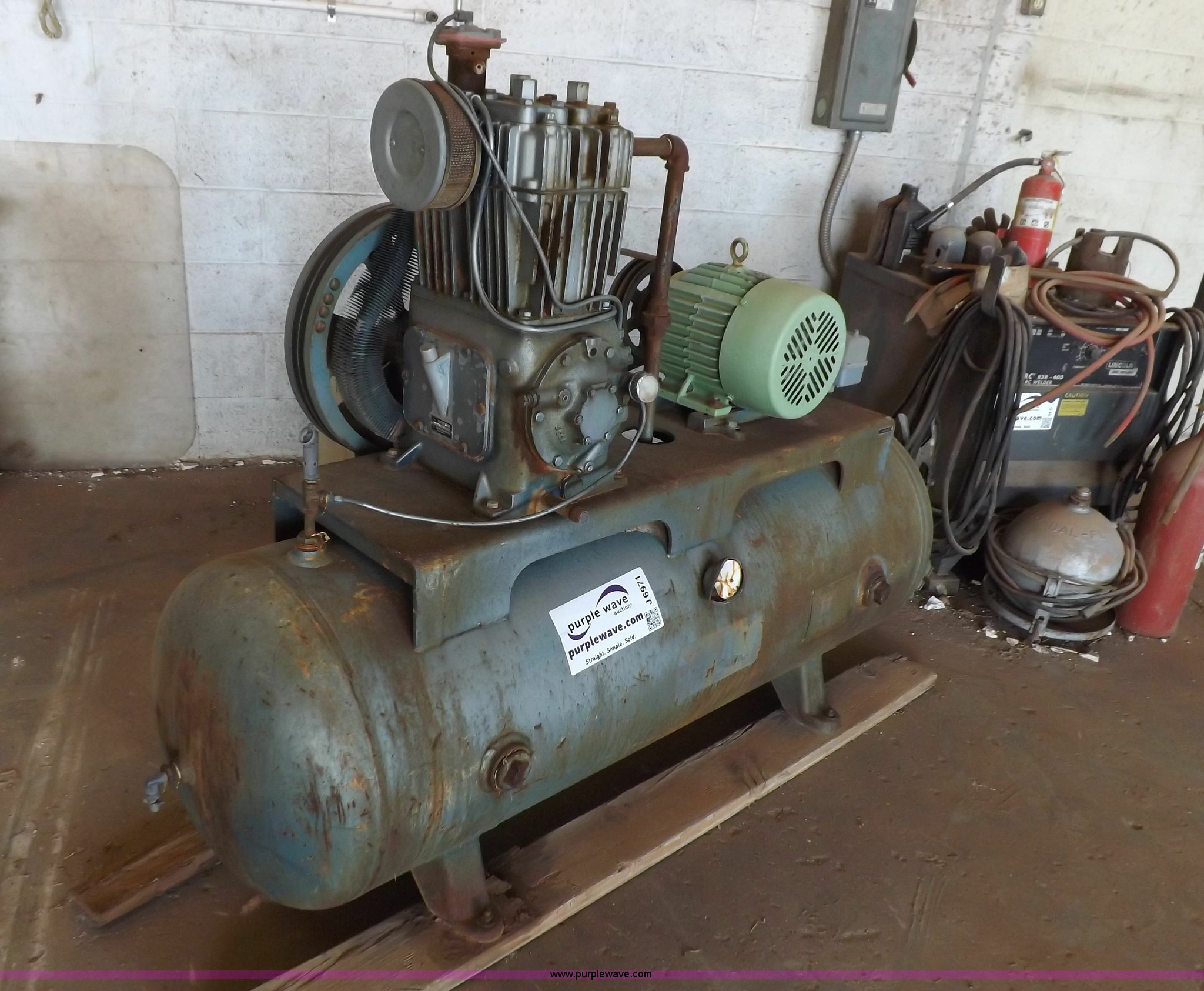 Air King air compressor in Woodward, OK Item J6971 sold Purple Wave