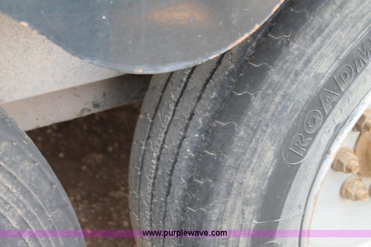 image for item AO9531 2003 B&W polyurethane foam application trailer