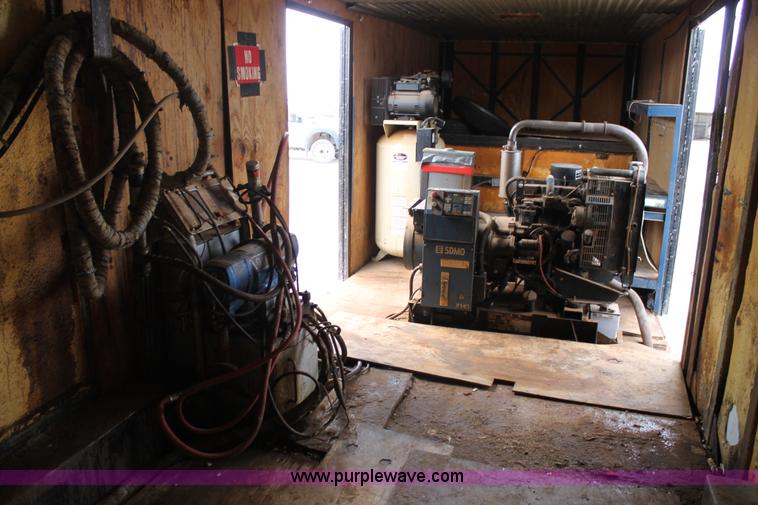 image for item AO9531 2003 B&W polyurethane foam application trailer