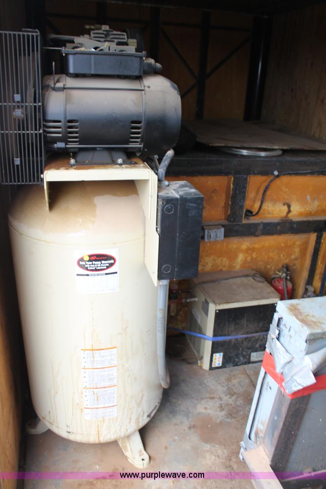 image for item AO9531 2003 B&W polyurethane foam application trailer