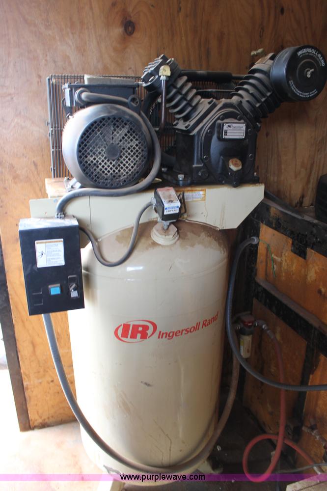 image for item AO9531 2003 B&W polyurethane foam application trailer