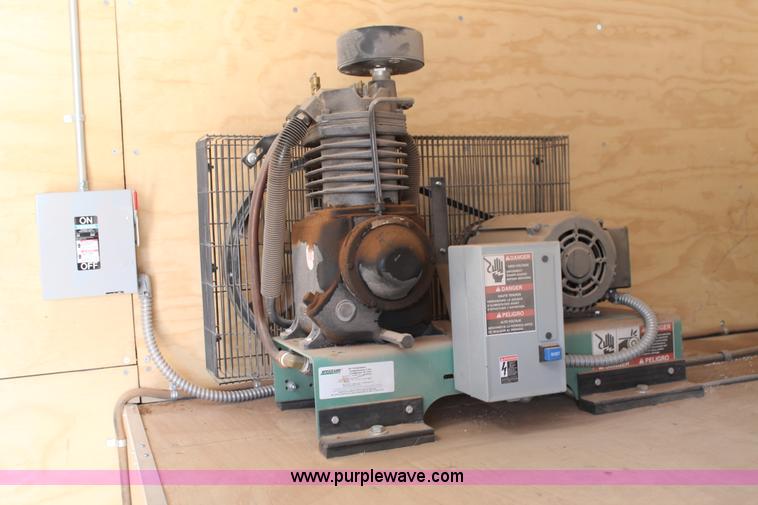 image for item AO9532 2013 Carry-On trailer with polyurea application proportioner