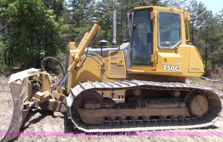 image for item D1553 2004 John Deere 750C LGP Series II dozer