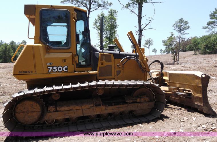 image for item D1553 2004 John Deere 750C LGP Series II dozer