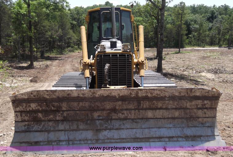 image for item D1553 2004 John Deere 750C LGP Series II dozer