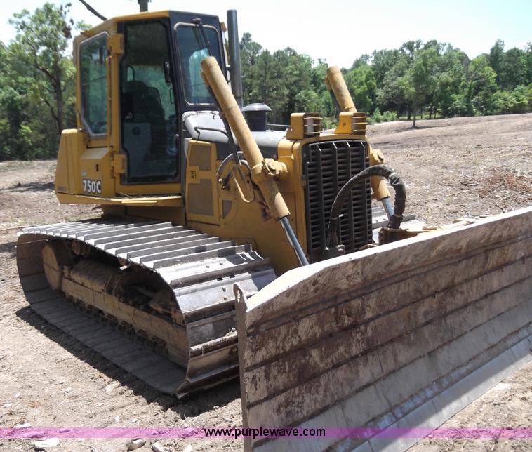 image for item D1553 2004 John Deere 750C LGP Series II dozer