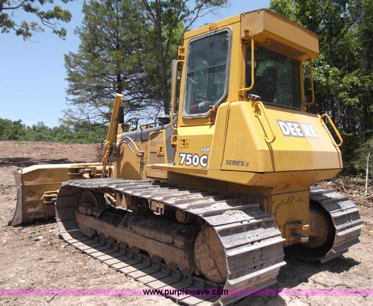 image for item D1553 2004 John Deere 750C LGP Series II dozer