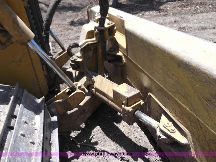 image for item D1553 2004 John Deere 750C LGP Series II dozer