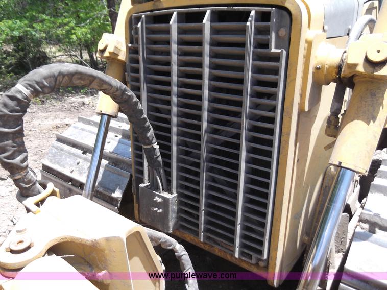 image for item D1553 2004 John Deere 750C LGP Series II dozer