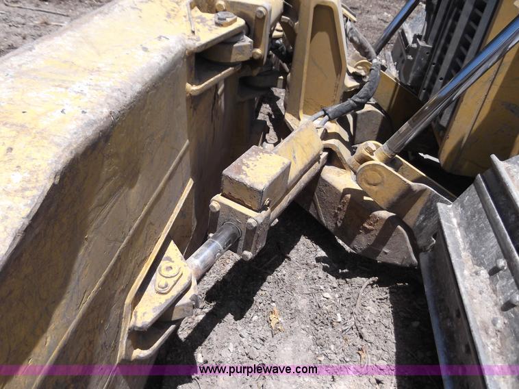 image for item D1553 2004 John Deere 750C LGP Series II dozer