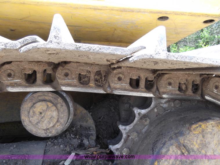 image for item D1553 2004 John Deere 750C LGP Series II dozer