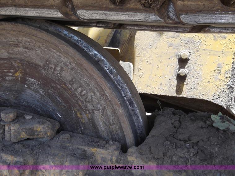 image for item D1553 2004 John Deere 750C LGP Series II dozer