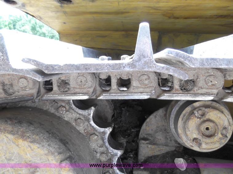 image for item D1553 2004 John Deere 750C LGP Series II dozer