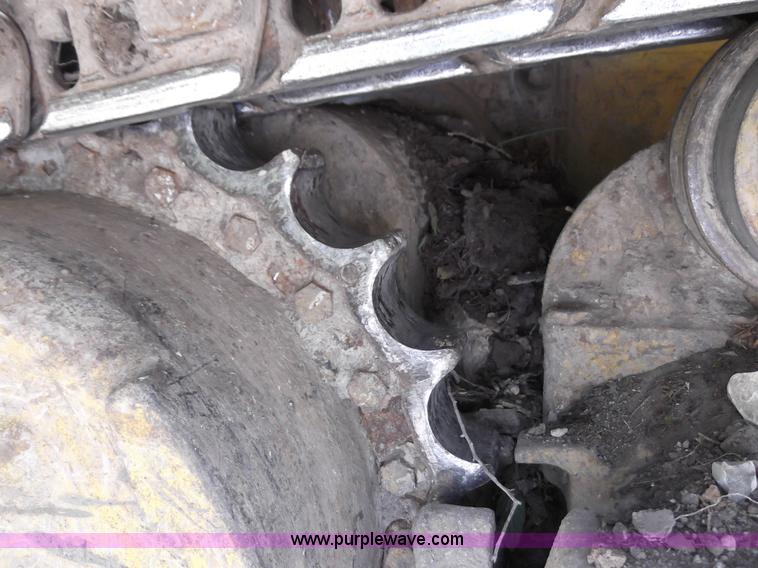 image for item D1553 2004 John Deere 750C LGP Series II dozer