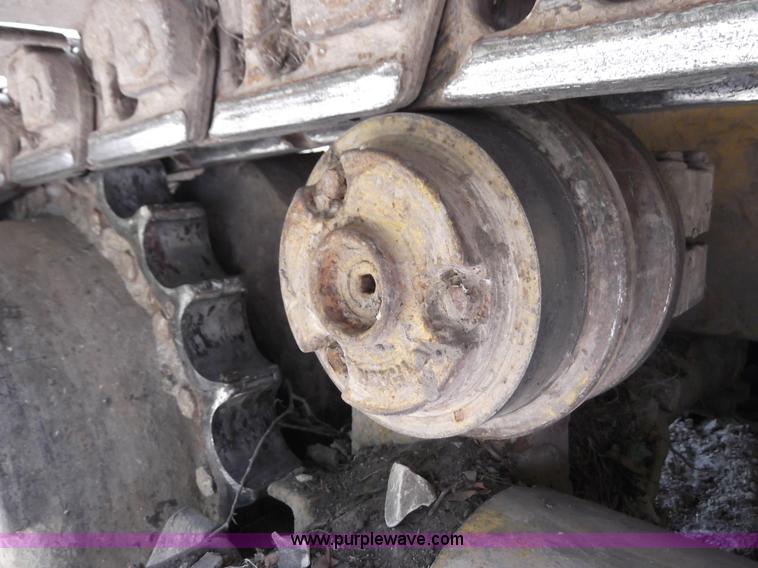 image for item D1553 2004 John Deere 750C LGP Series II dozer