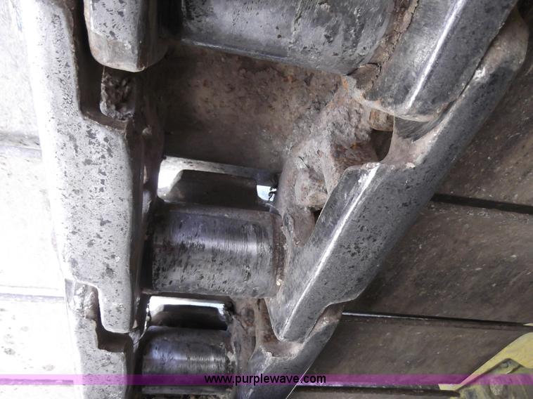 image for item D1553 2004 John Deere 750C LGP Series II dozer