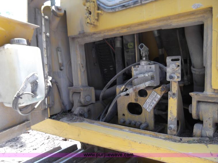 image for item D1553 2004 John Deere 750C LGP Series II dozer
