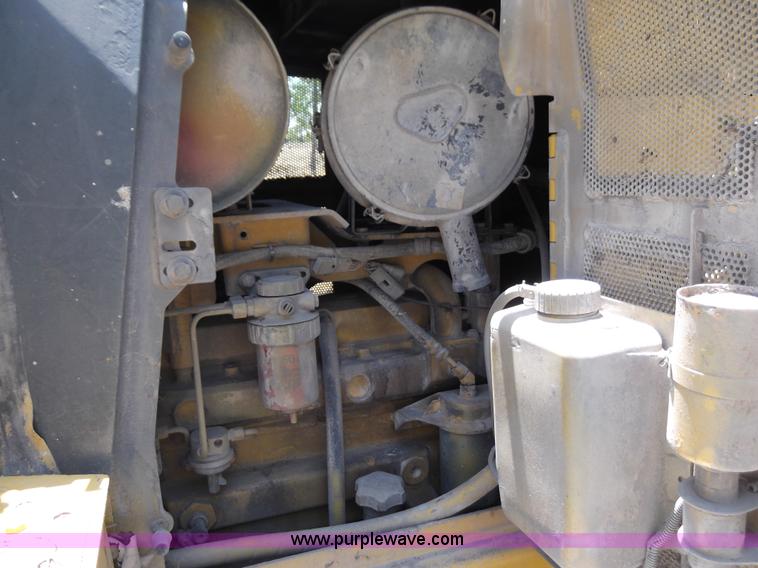 image for item D1553 2004 John Deere 750C LGP Series II dozer