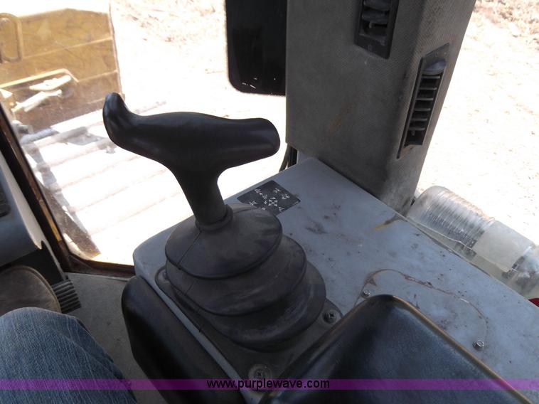 image for item D1553 2004 John Deere 750C LGP Series II dozer