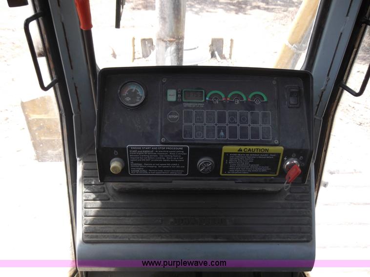 image for item D1553 2004 John Deere 750C LGP Series II dozer