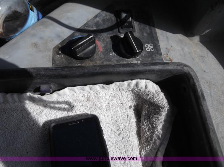 image for item D1553 2004 John Deere 750C LGP Series II dozer