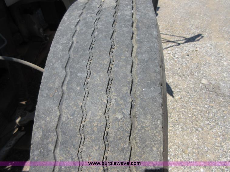 image for item D2474 1991 International 4600 modified swab rig