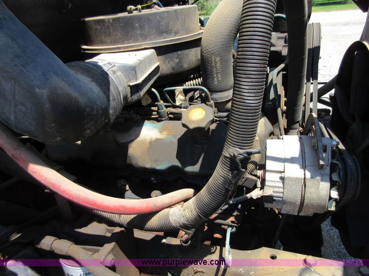 image for item D2474 1991 International 4600 modified swab rig