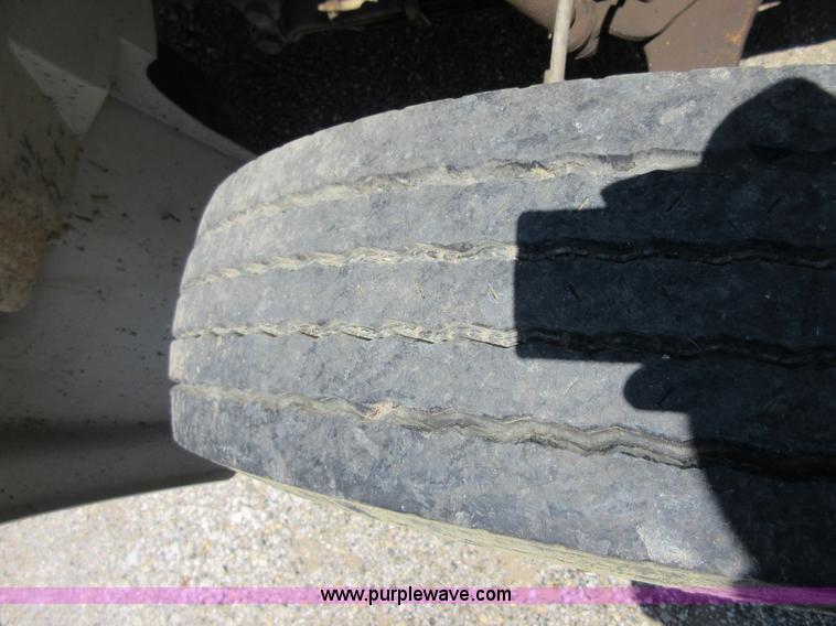 image for item D2474 1991 International 4600 modified swab rig