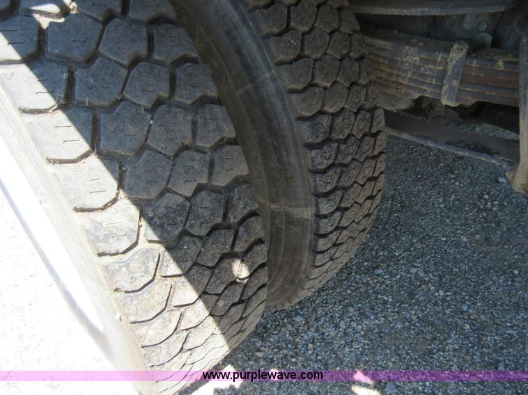 image for item D2474 1991 International 4600 modified swab rig