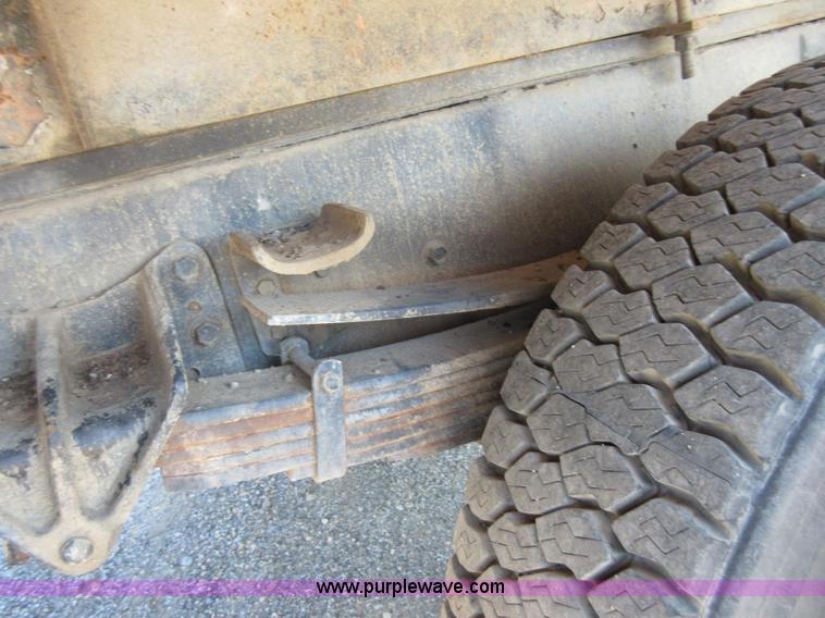 image for item D2474 1991 International 4600 modified swab rig