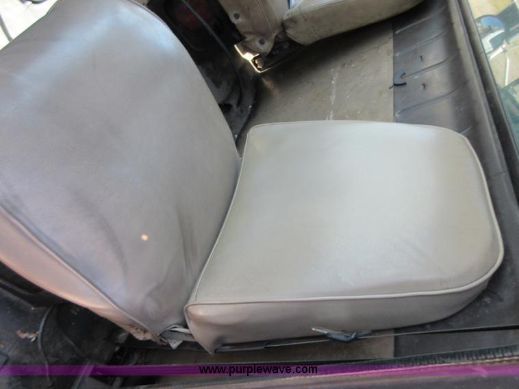 image for item D2474 1991 International 4600 modified swab rig