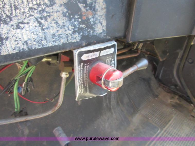 image for item D2474 1991 International 4600 modified swab rig