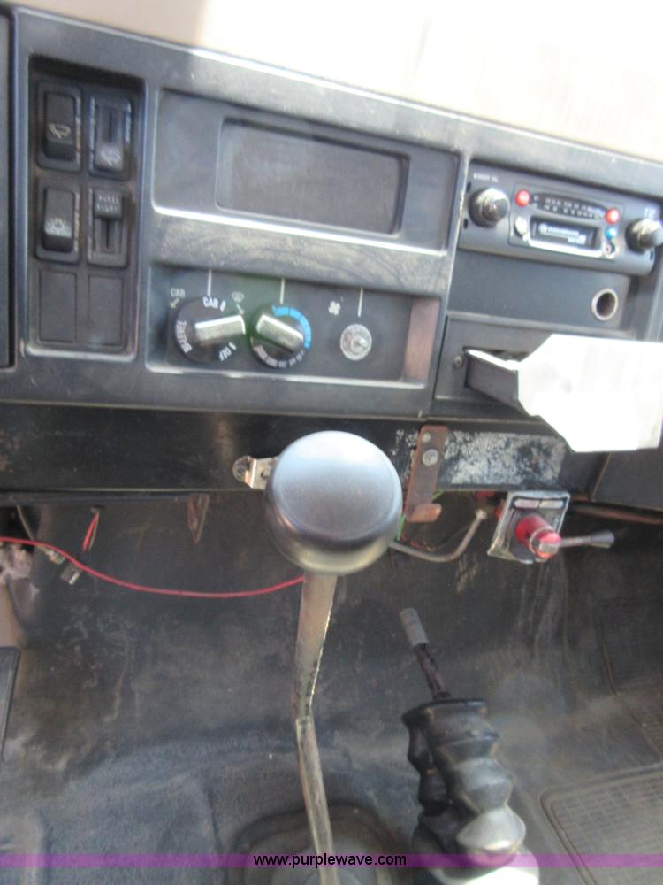 image for item D2474 1991 International 4600 modified swab rig