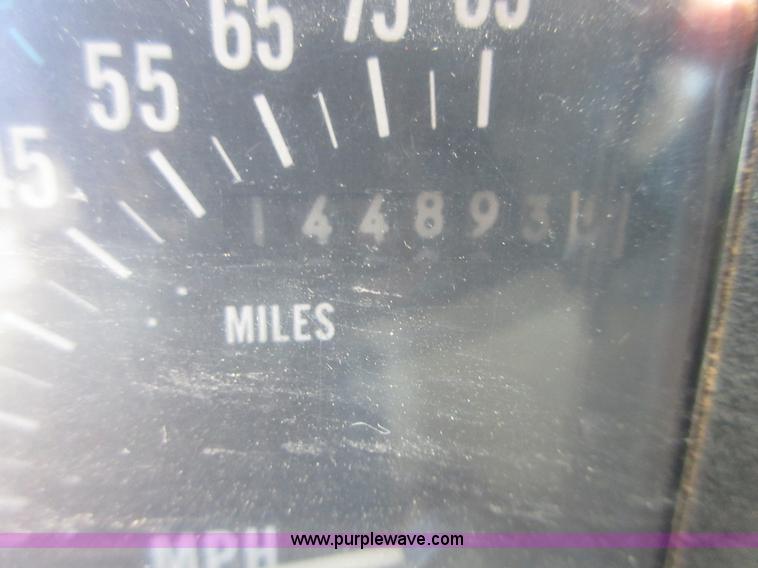 image for item D2474 1991 International 4600 modified swab rig