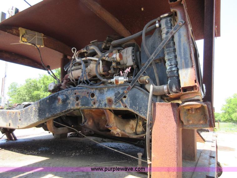 image for item D2474 1991 International 4600 modified swab rig