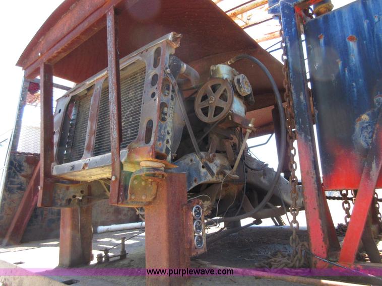 image for item D2474 1991 International 4600 modified swab rig