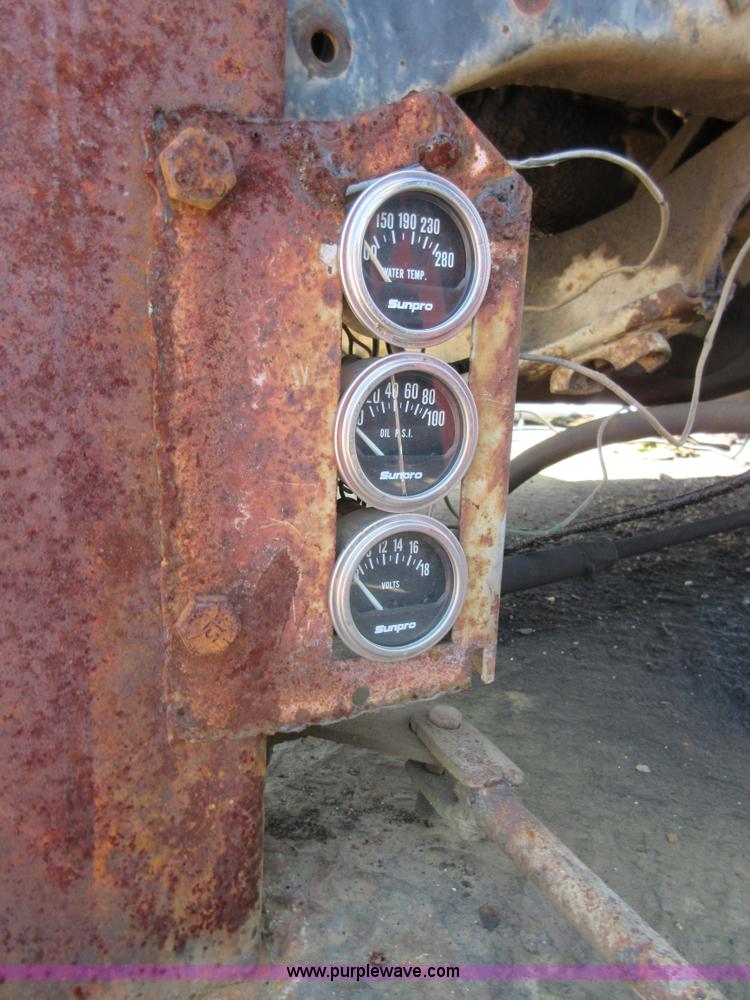 image for item D2474 1991 International 4600 modified swab rig