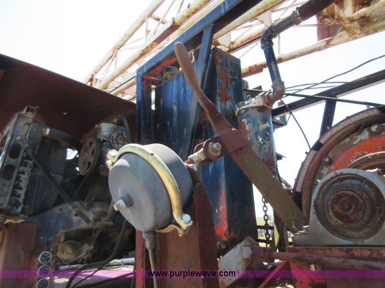 image for item D2474 1991 International 4600 modified swab rig