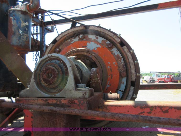 image for item D2474 1991 International 4600 modified swab rig