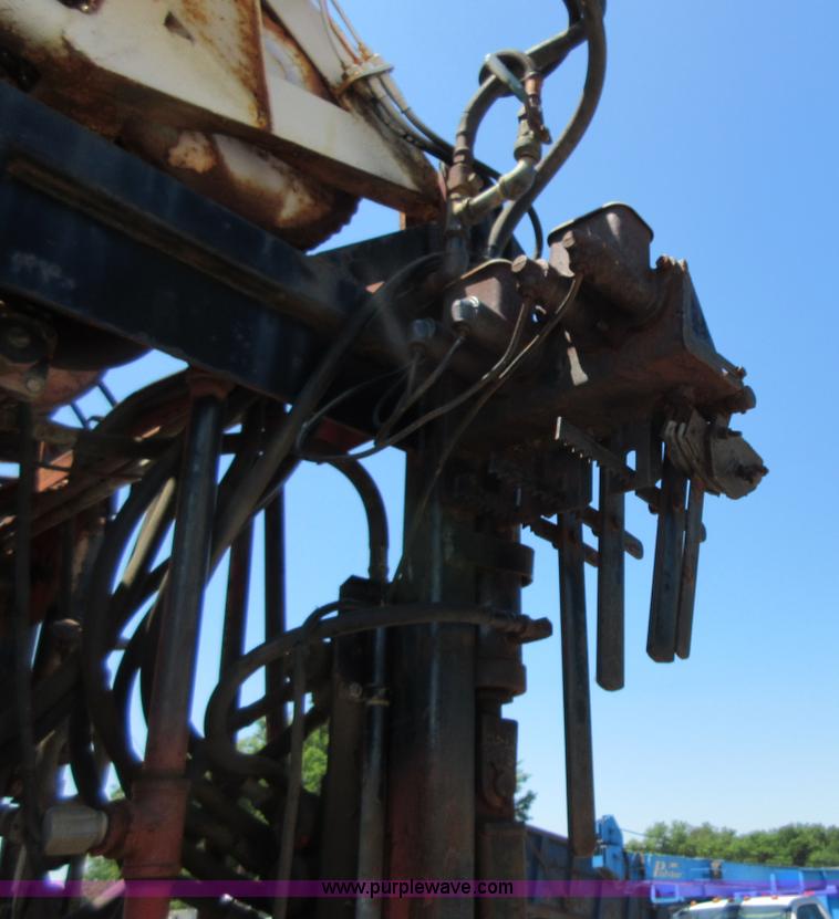 image for item D2474 1991 International 4600 modified swab rig