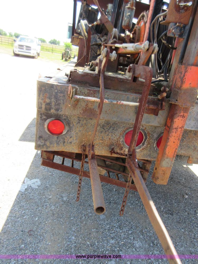 image for item D2474 1991 International 4600 modified swab rig